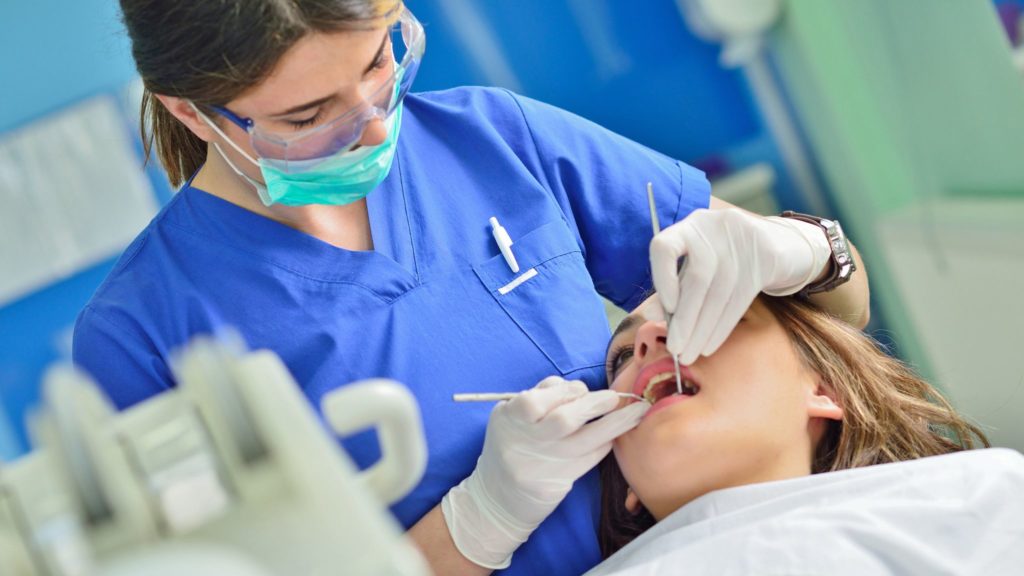 ¿Cómo perder el miedo al dentista? 5 consejos psicológicos eficaces